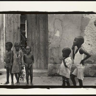 Onlookers, Isle de Gorée, Senegal